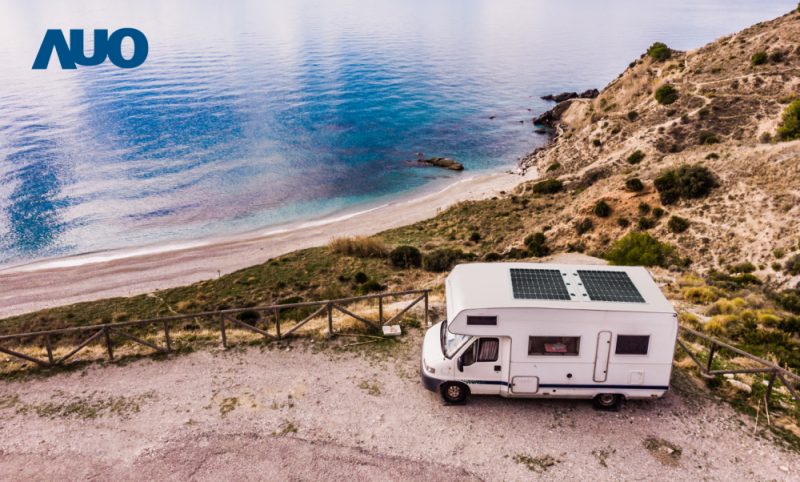 「可撓輕量化太陽光電板SunCurva」使用輕量特殊耐候型複合板取代傳統太陽能板的玻璃前板，不僅降低70%重量，每米平方僅3Kg；具有抗衝擊性能及通過電磁相容性測試，可應用於交通運輸工具，如露營車、遊艇等